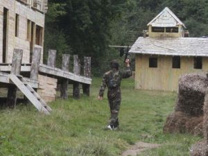 ua110723paintbal008.JPG